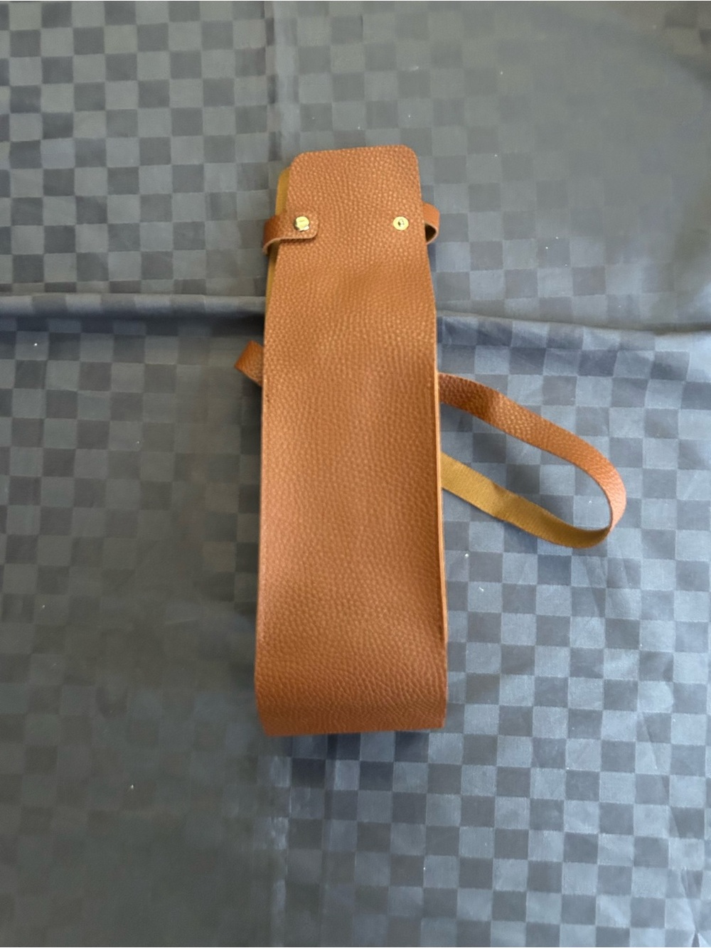 Leather wine bottle holder